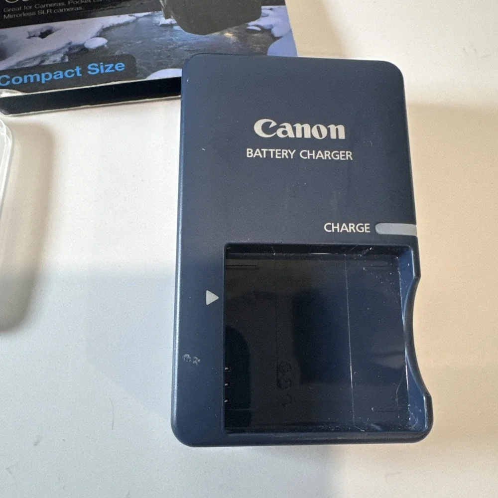Canon PowerShot ELPH 100 HS 12.1 Mega Pixels 4X Zoom Bundle WORKS- READ DETAILS*